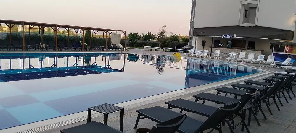 استخر Jura Lara Hotel